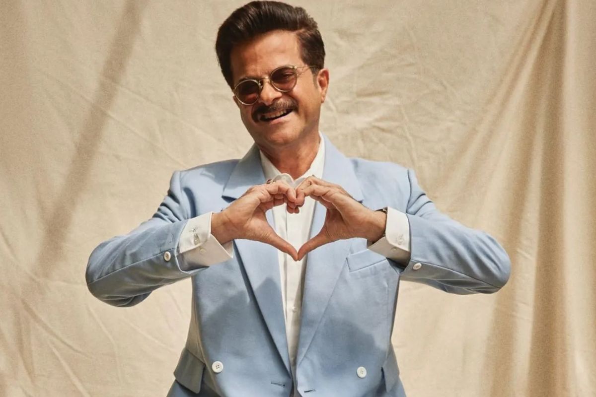 শৃঙ্খলা, ডায়েট বান্ধব জীবনযাপন, নিয়মিত ব্যায়াম আর মানসিক শান্তিকে গুরুত্ব দেওয়ার ফলেই প্রায় ৭০ বছর বয়সেও অনিল কাপুর একদম প্রাণবন্ত, এনার্জেটিক এবং বলিউডের ‘চিরতরুণ’।